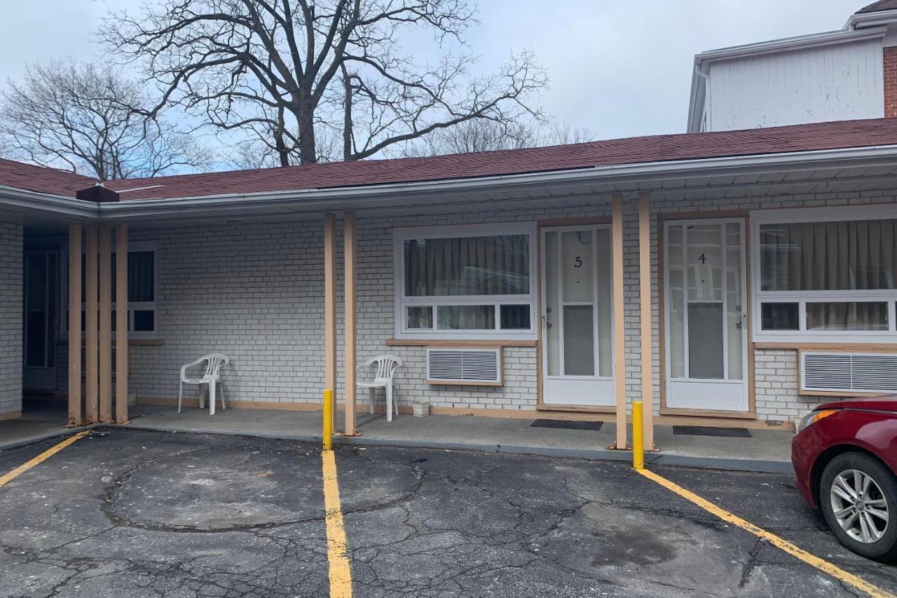 Lucien Motel Whitby Exterior photo