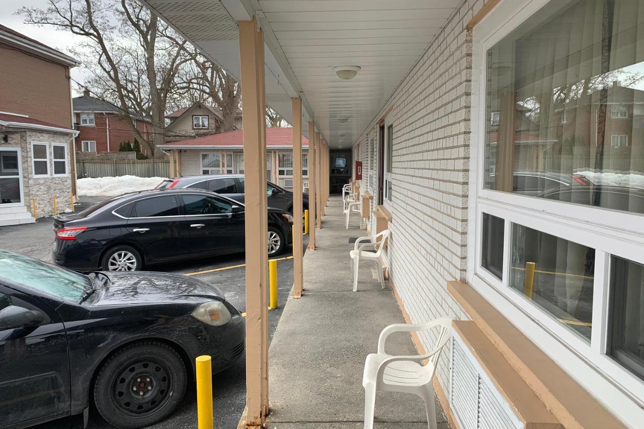 Lucien Motel Whitby Exterior photo