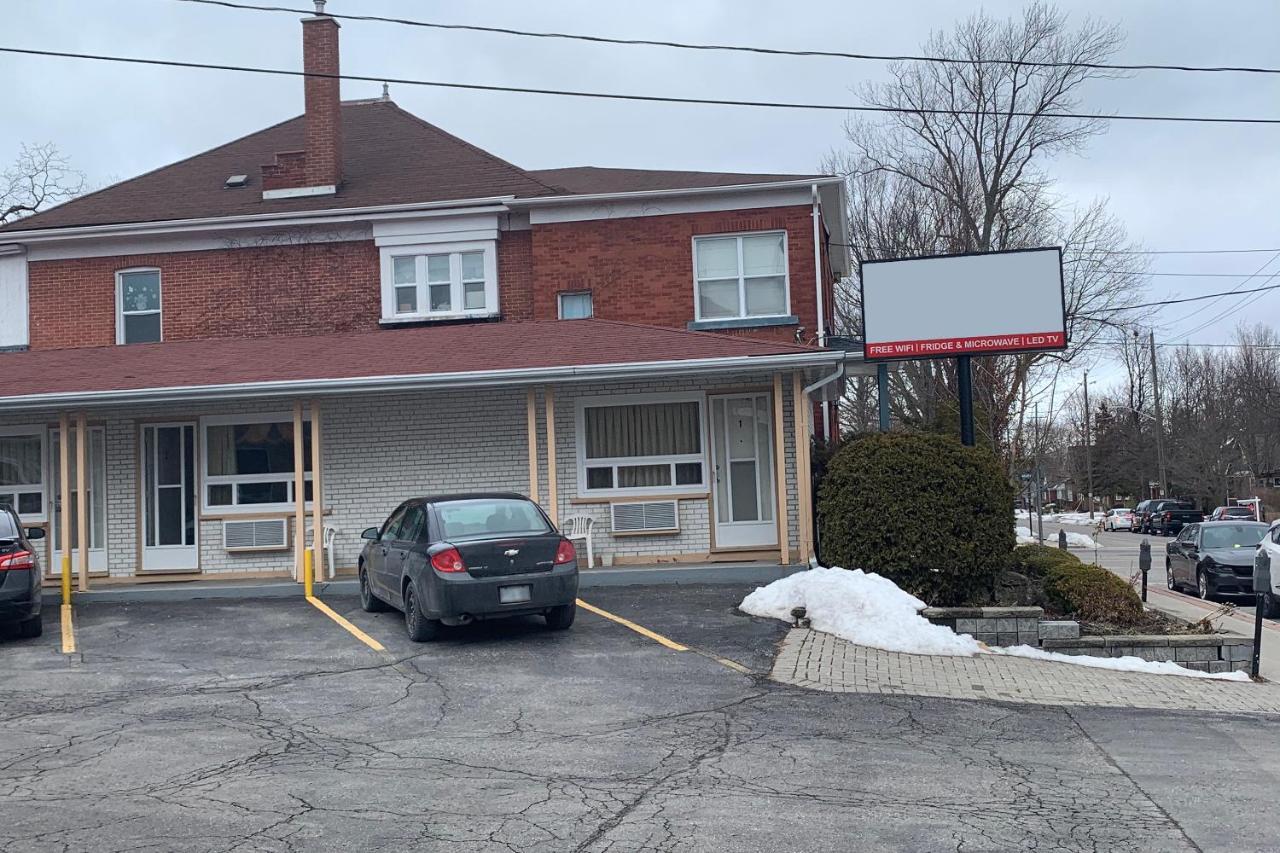 Lucien Motel Whitby Exterior photo