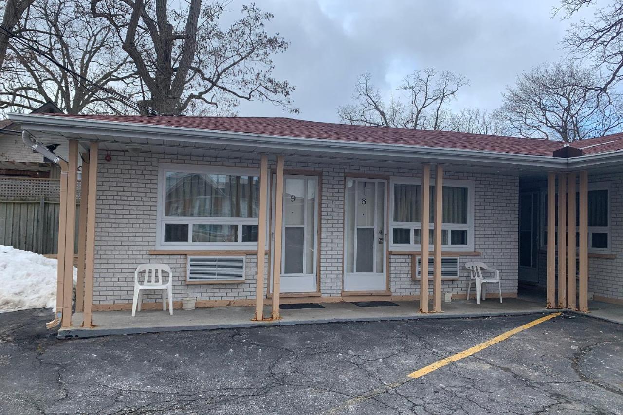 Lucien Motel Whitby Exterior photo